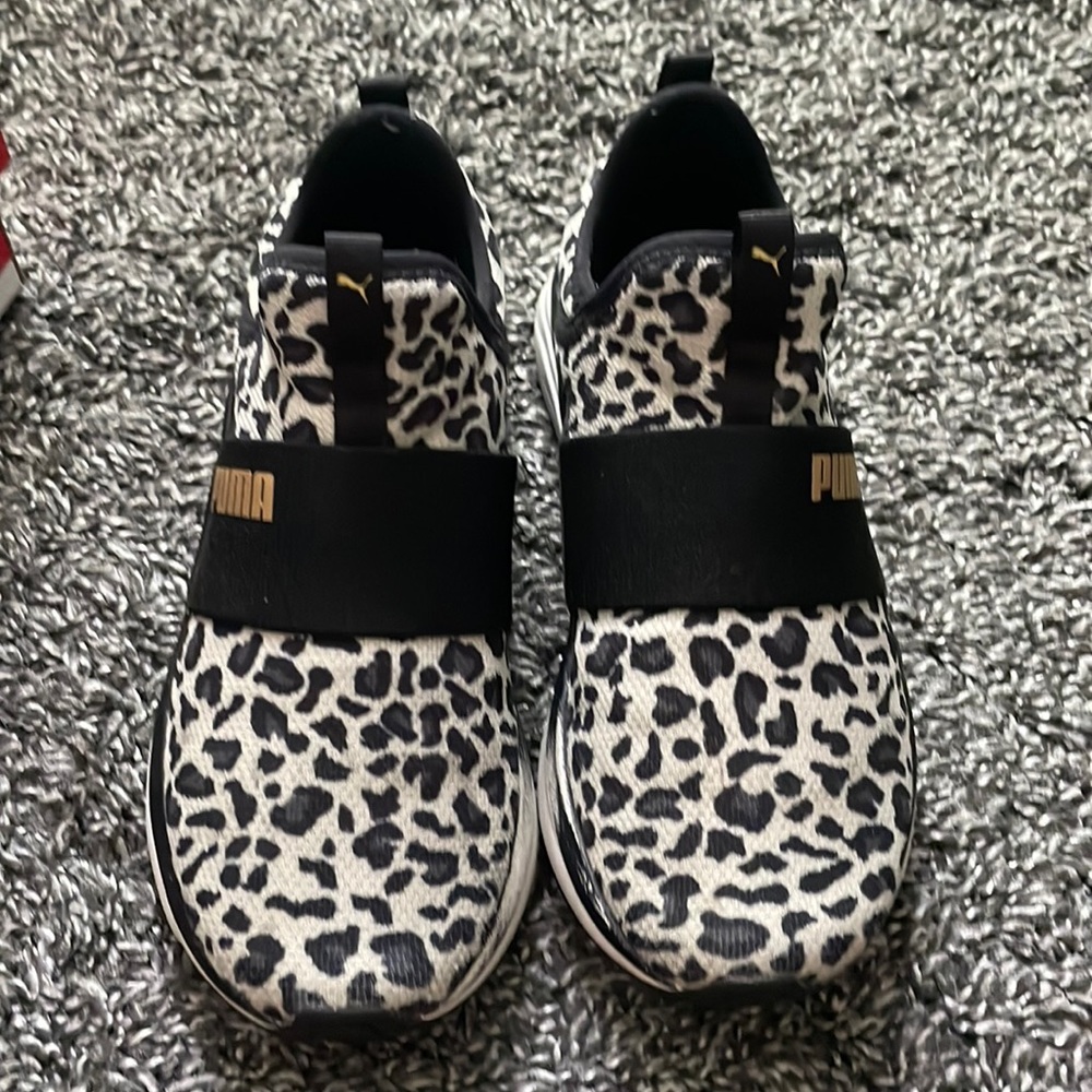 Girls sneakers